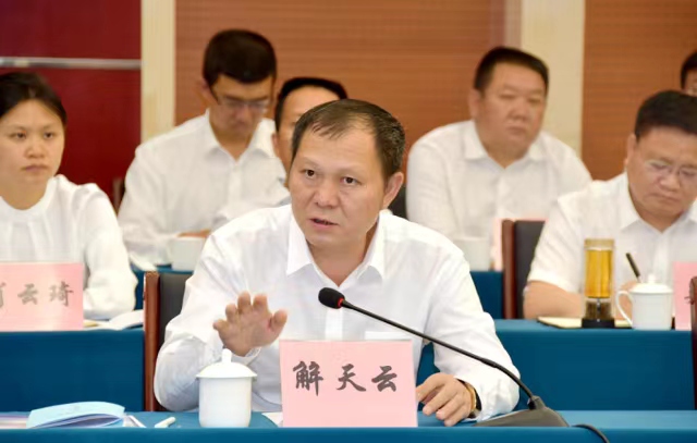 做優(yōu)環(huán)境 破解瓶頸 迅速掀起民營經(jīng)濟(jì)發(fā)展新熱潮——宣威市召開民營經(jīng)濟(jì)高質(zhì)量發(fā)展暨服務(wù)企業(yè)大會